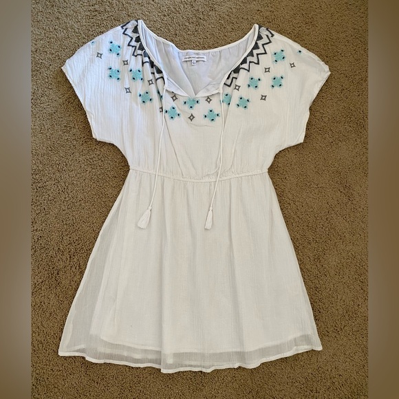 Cupcakes and Cashmere Embroidered Cotton Dress NWOT - Picture 3 of 7